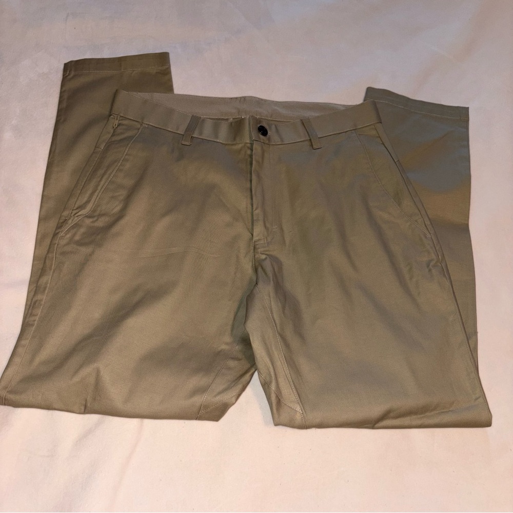 FABLETICS Men's khaki Tan Pants SZ 31/32 NEW WITHOUT TAGS